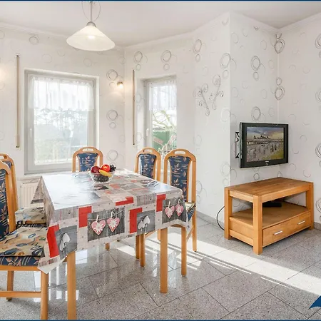 Haus Wartenberg Whg 01 アパート Reetzow